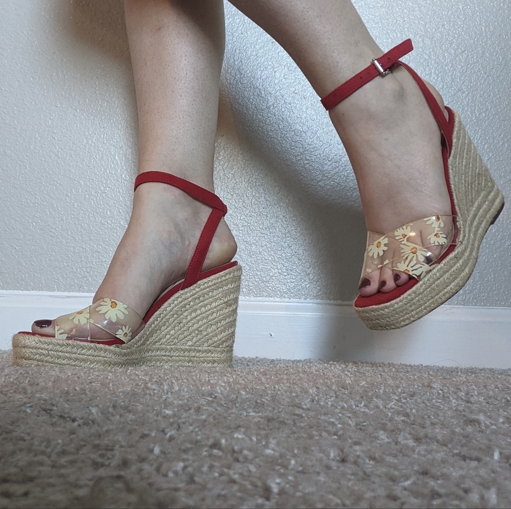 FOR AMCV27 - Jessica Simpson Wedge